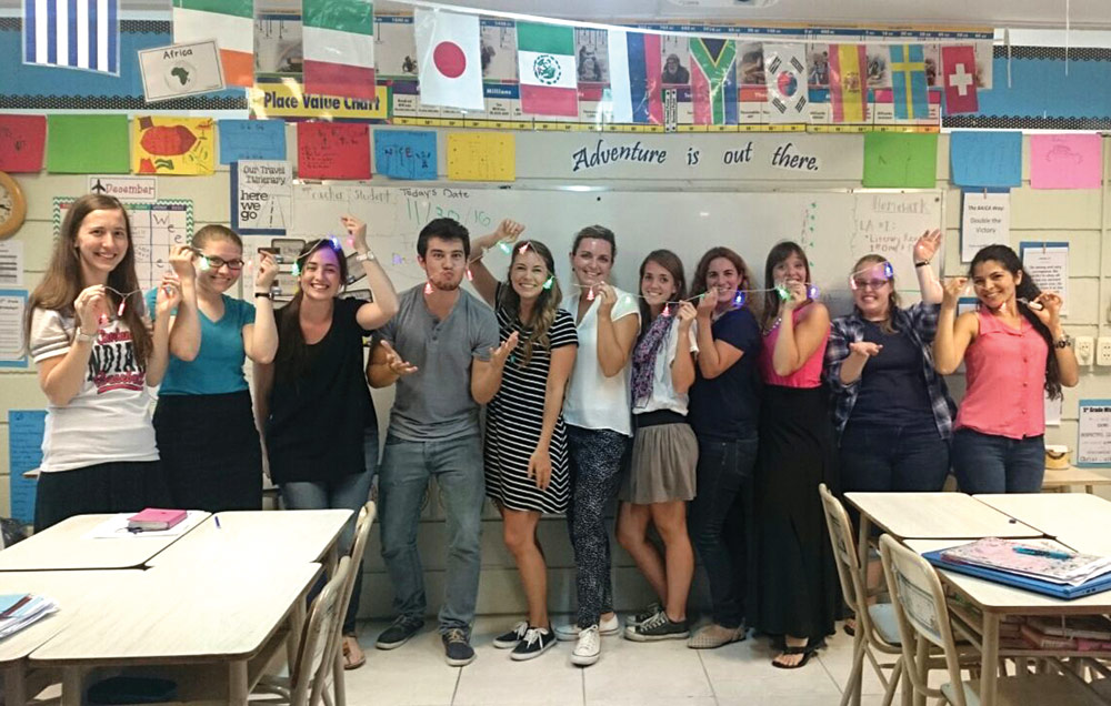 Crystal Lehman (seconda da destra) lavora con un team internazionale di insegnanti che si sostengono attivamente a vicenda per amare ed educare efficacemente gli studenti dell'Accademia Cristiana Internazionale di Buenos Aires in Argentina. Foto per gentile concessione di Crystal Lehman