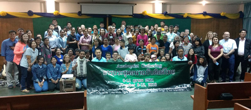 Il gruppo al Thailand Anabattista Gathering, 2018. Foto per gentile concessione di Mark e Sarah Schoenhals